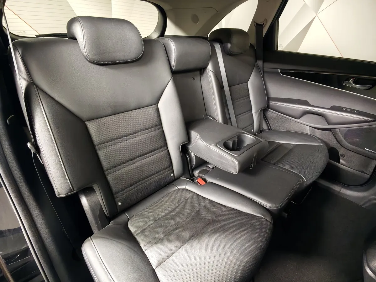 Kia Sorento 2.2 D AT AWD (5 мест) (200 л.с.) Comfort Черный в АВИЛОН. Слайд №17