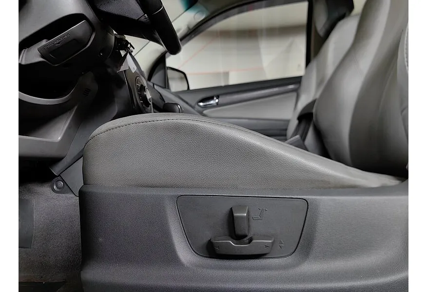 Chevrolet TrailBlazer 2.8 D AT AWD (180 л.с.) LT Черный в АВИЛОН. Слайд №23