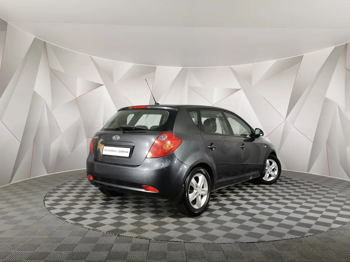 Kia Ceed 2.0 AT (143 л.с.) Серый в АВИЛОН. Слайд №2