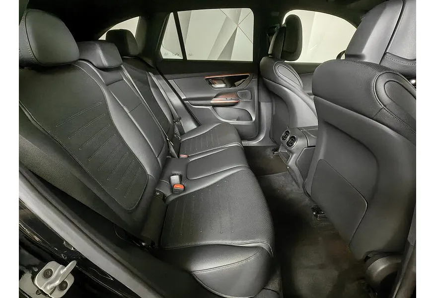 Mercedes-Benz GLC 200 4MATIC 9G-TRONIC (204 л.с.) Черный в АВИЛОН. Слайд №16