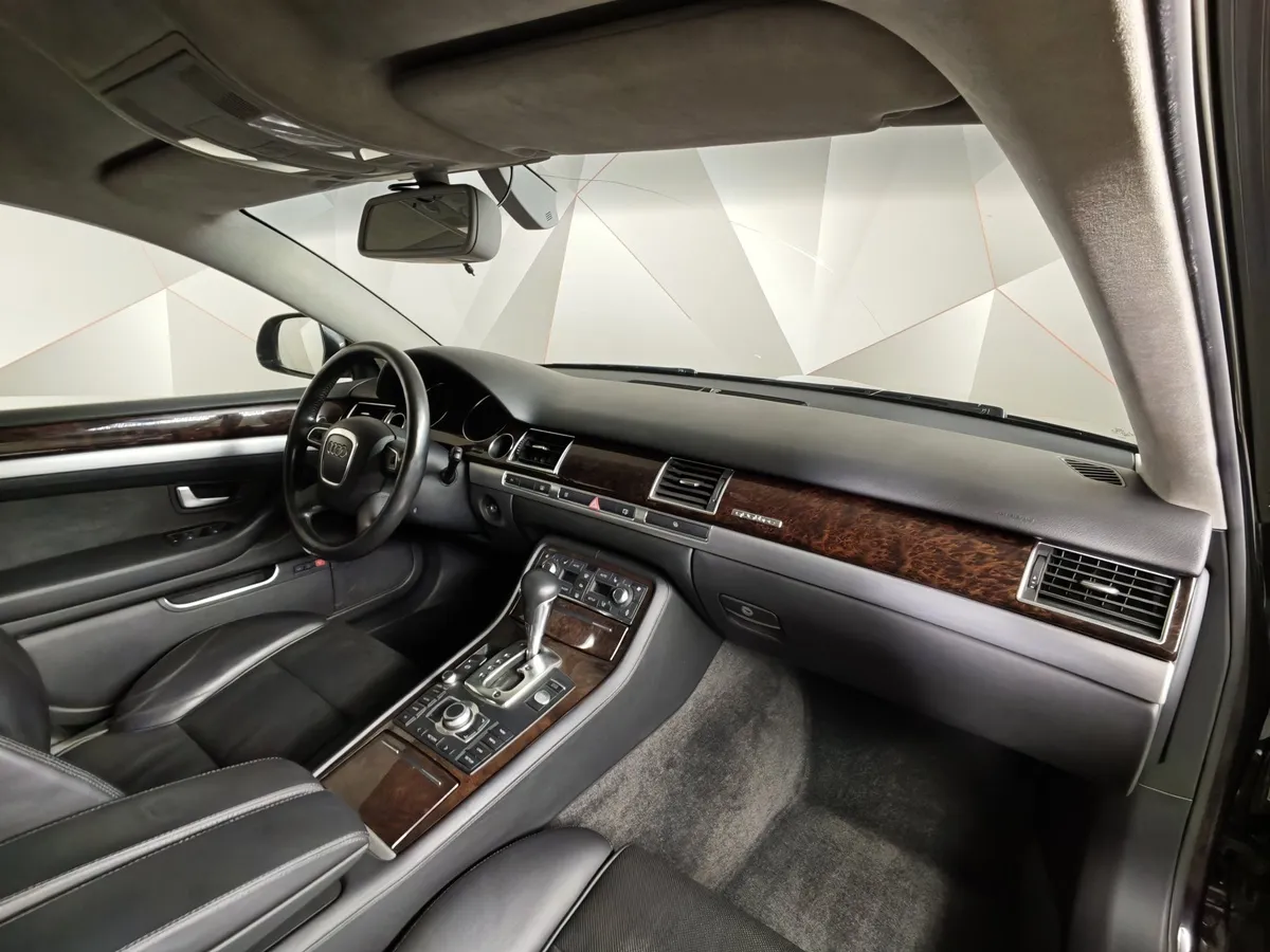 Audi A8 4.2 FSI quattro tiptronic (372 л.с.) Черный в АВИЛОН. Слайд №13