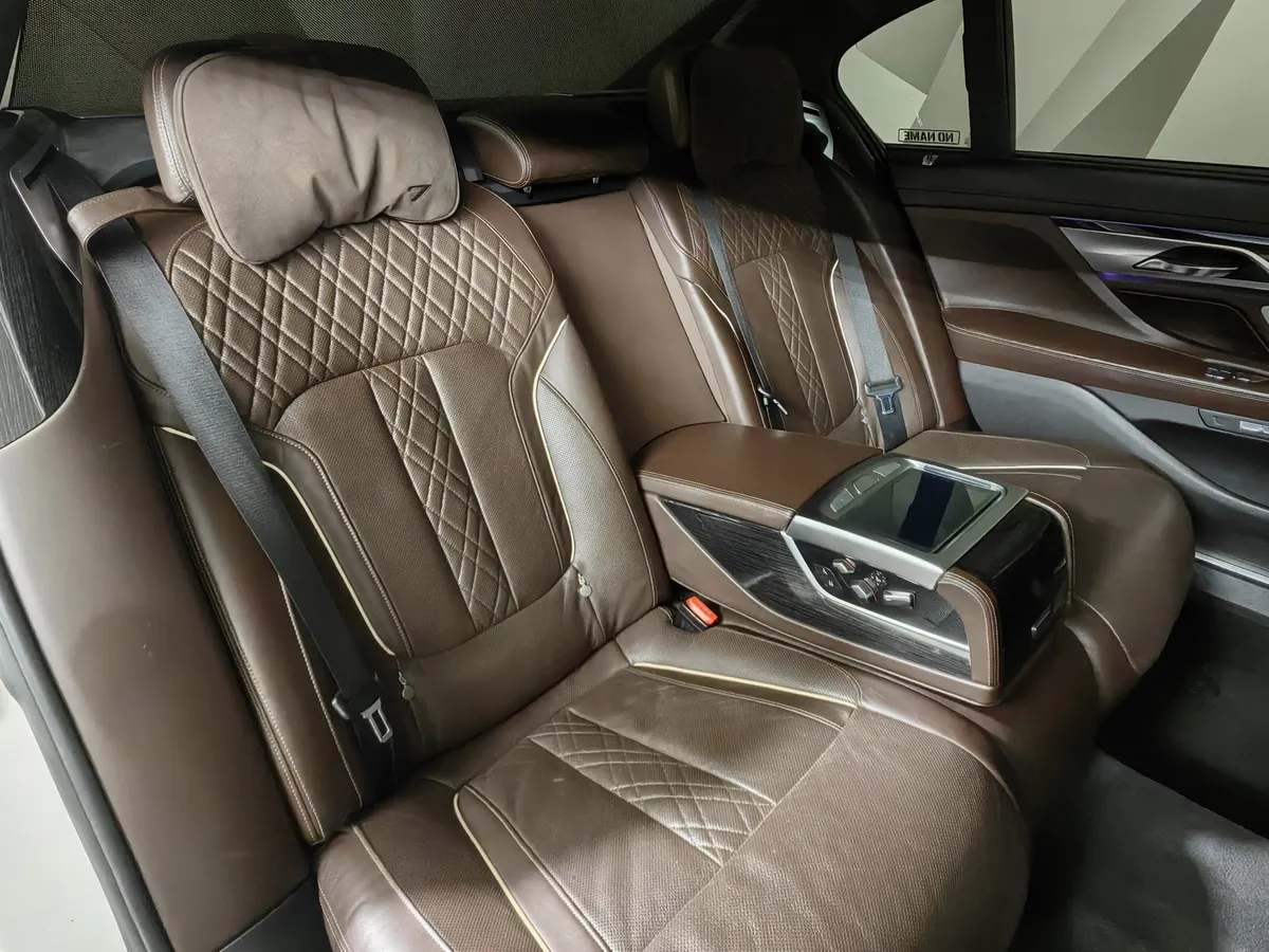 BMW 7 серия 730Ld xDrive AT (265 л.с.) Белый в АВИЛОН. Слайд №15