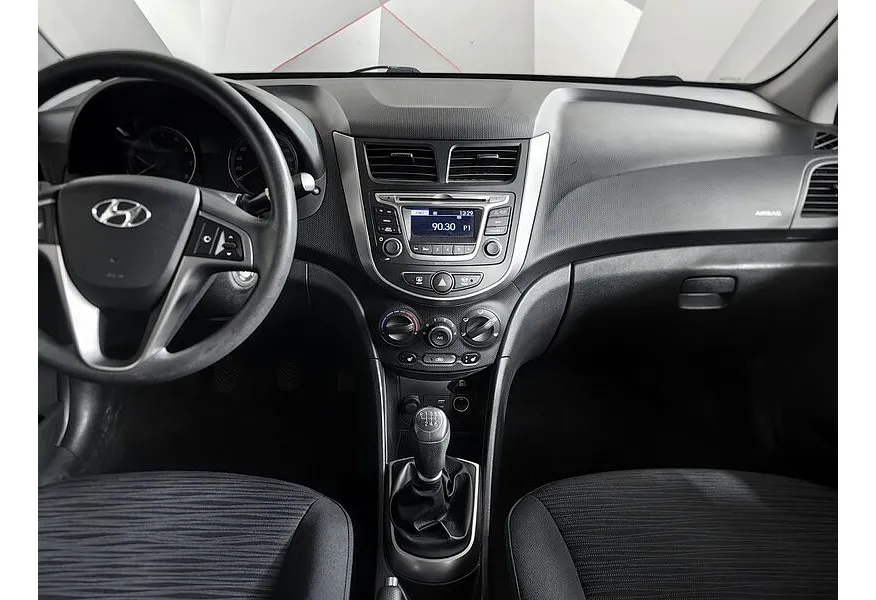 Hyundai Solaris 1.6 MT (123 л.с.) Comfort Красный в АВИЛОН. Слайд №15