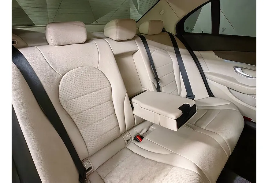 Mercedes-Benz C-Класс C 200 4Matic 9G-Tronic (184 л.с.) Особая серия Черный в АВИЛОН. Слайд №17