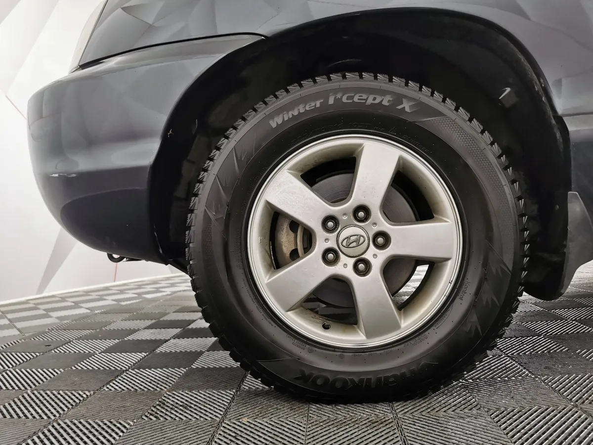 Hyundai Santa Fe 2.7 AT (173 л.с.) Черный в АВИЛОН. Слайд №9