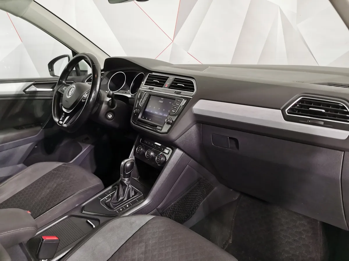 Volkswagen Tiguan 1.4 TSI BlueMotion DSG (150 л.с.) Avenue Белый в АВИЛОН. Слайд №12