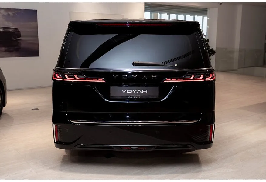 Voyah Dream EVR long range 1.5 AT AWD (422 л.с.) Черный в АВИЛОН. Слайд №3