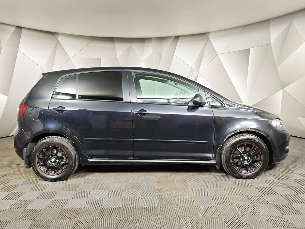 Volkswagen Golf 1.6 MT (102 л.с.) Trendline Черный в АВИЛОН. Слайд №6