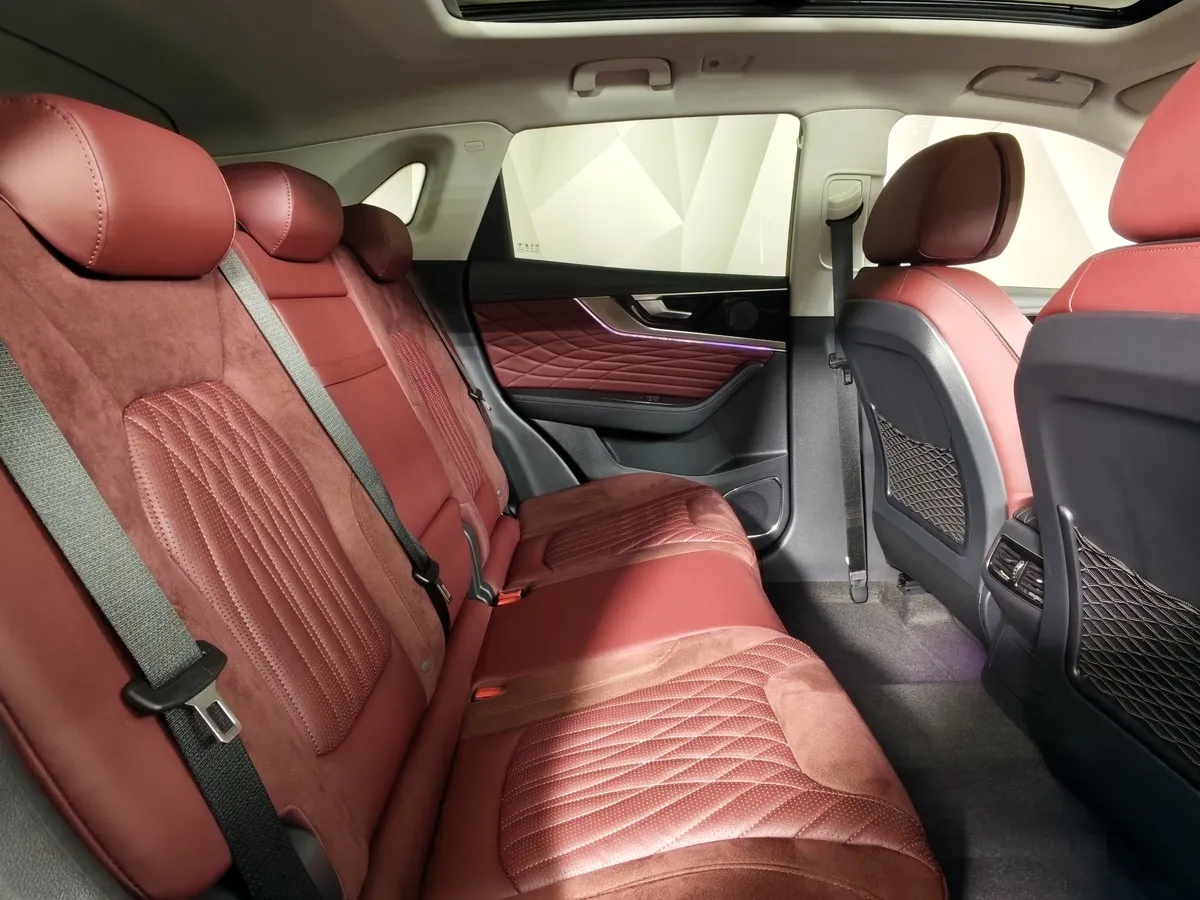 Hongqi HS5 2.0 AT 4WD (224 л.с.) Комфорт Желтый в АВИЛОН. Слайд №16