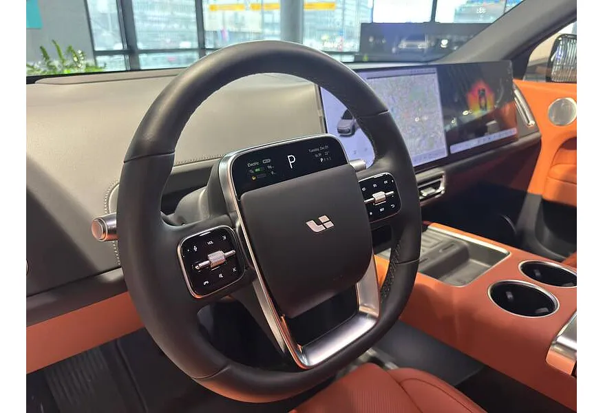 Li Auto L6 1.5 AT 4WD (150 л.с.) Pro Серый в АВИЛОН. Слайд №5