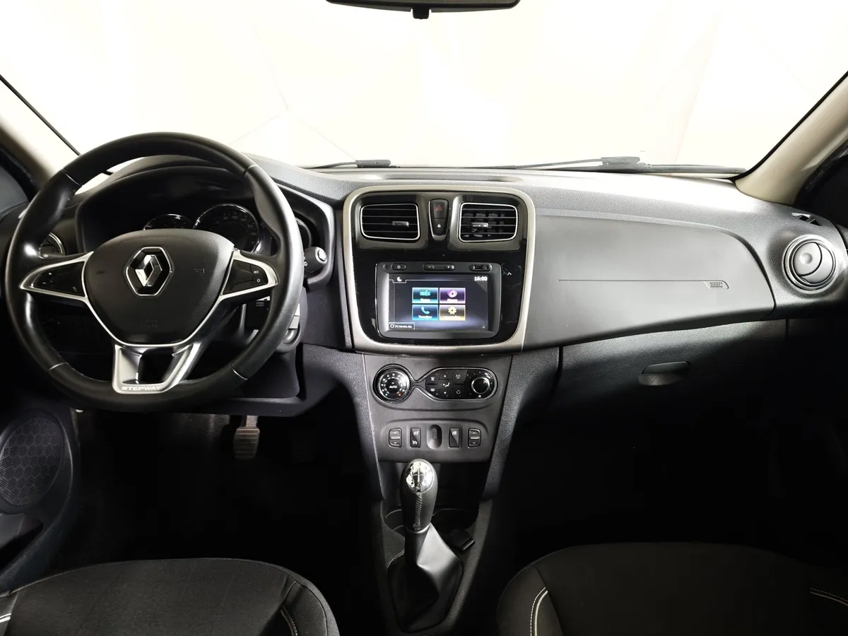 Renault Sandero 1.6 MT (113 л.с.) Stepway Drive Серый в АВИЛОН. Слайд №14
