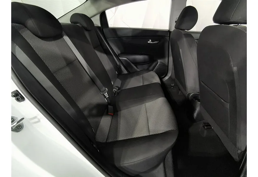 Kia Rio 1.6 AT (123 л.с.) Comfort Белый в АВИЛОН. Слайд №15