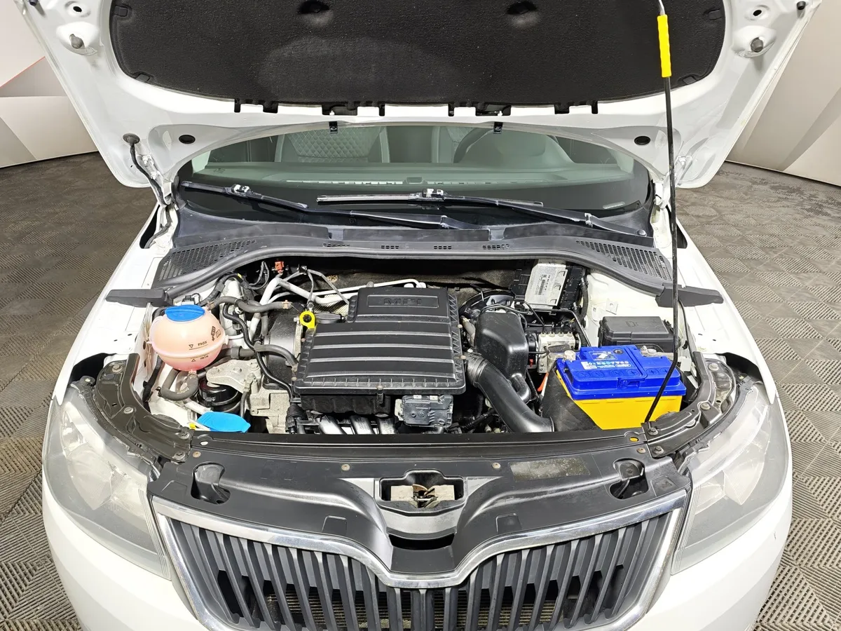Skoda Rapid 1.6 MT (90 л.с.) Белый в АВИЛОН. Слайд №11