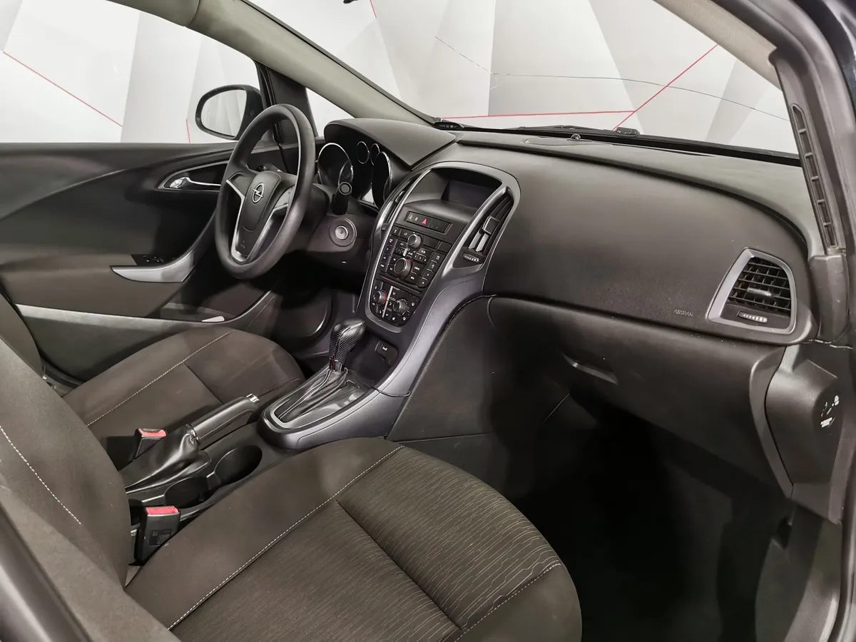 Opel Astra 1.4 Turbo AT (140 л.с.) Черный в АВИЛОН. Слайд №9