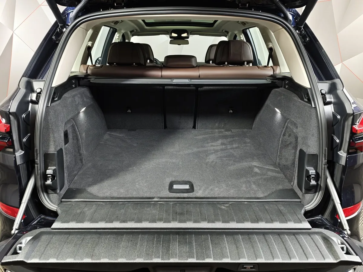BMW X5 xDrive30Li (258 л.с) X Черный в АВИЛОН. Слайд №9