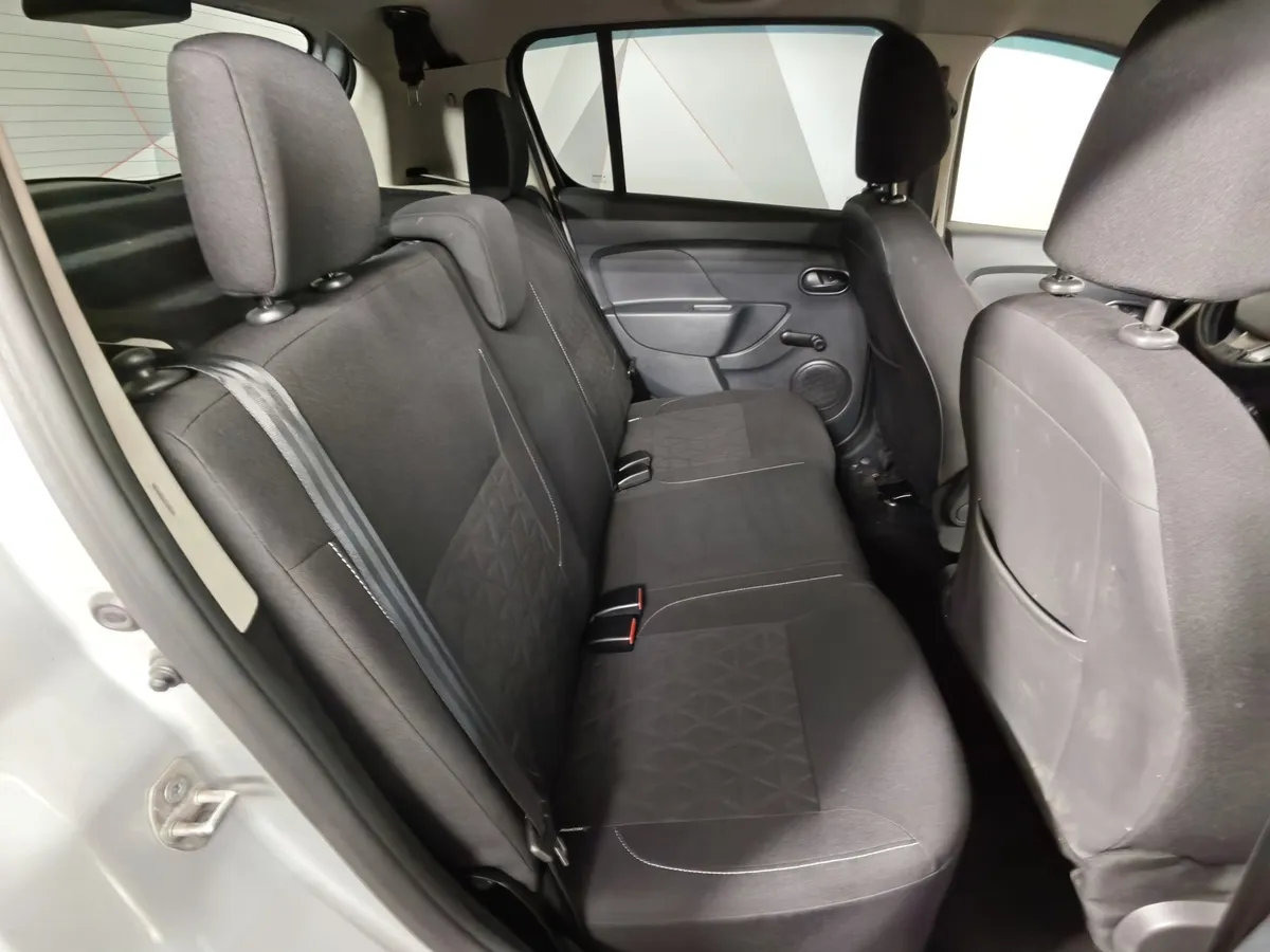 Renault Sandero 1.6 MT (102 л.с.) Privilege Бежевый в АВИЛОН. Слайд №15