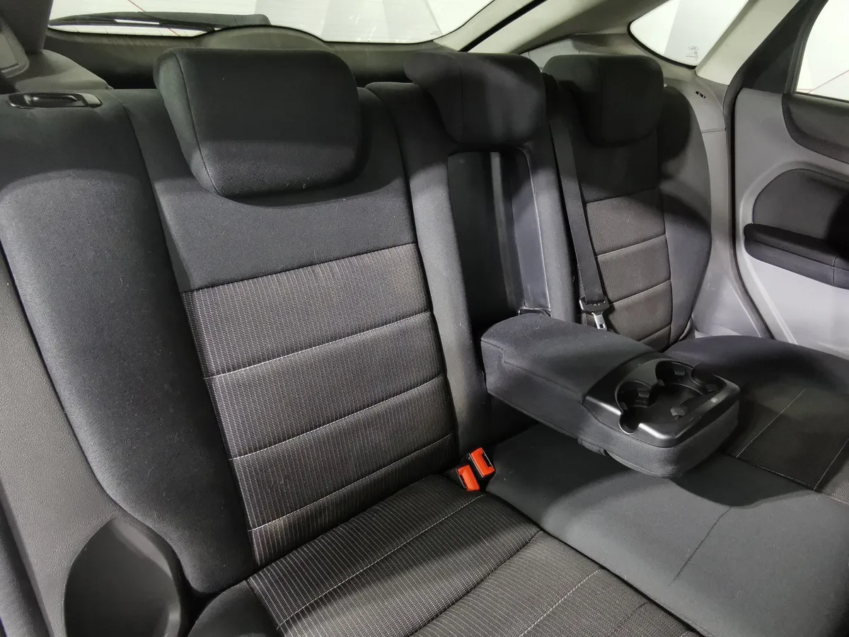 Ford Focus 1.6 AT (101 л.с.) Серебристый в АВИЛОН. Слайд №15