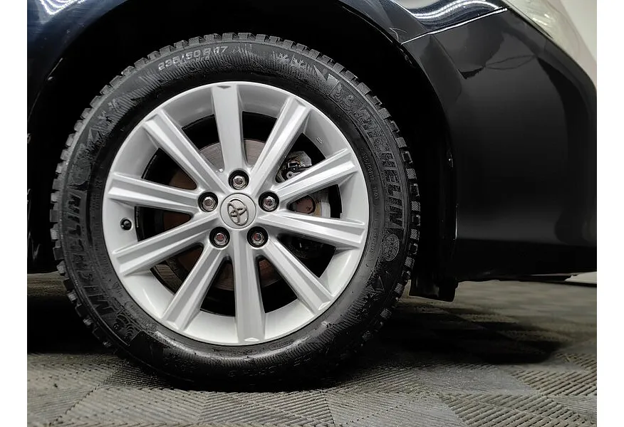 Toyota Camry 2.5 AT (181 л.с.) Черный в АВИЛОН. Слайд №9 Toyota Camry 2.5 AT (181 л.с.) Черный в АВИЛОН. Слайд №9