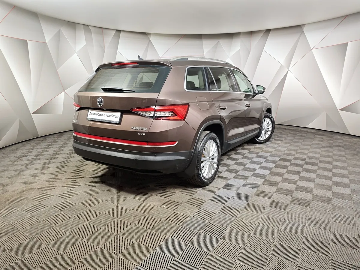 Skoda Kodiaq 2.0 TDI DSG 4X4 (150 л.с.) Коричневый в АВИЛОН. Слайд №2