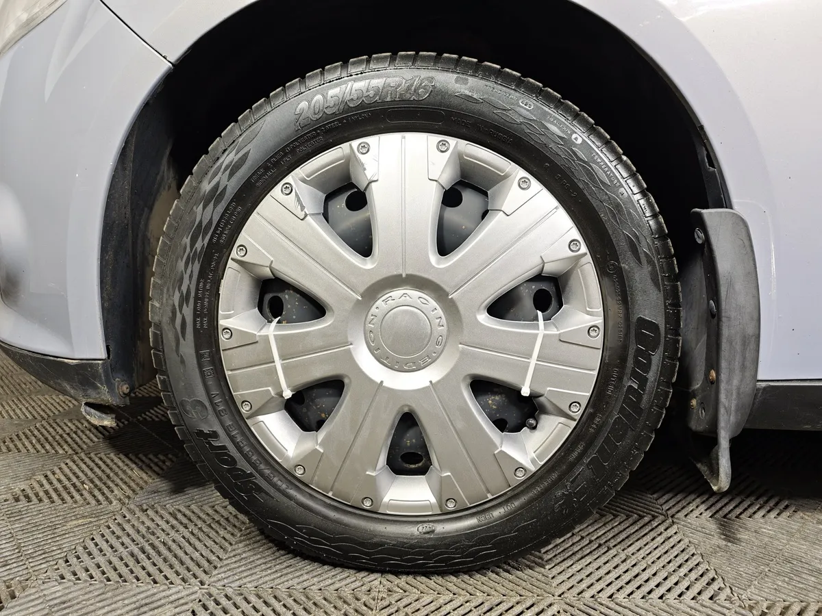 Ford Focus 1.6 MT (105 л.с.) Trend Серый в АВИЛОН. Слайд №9