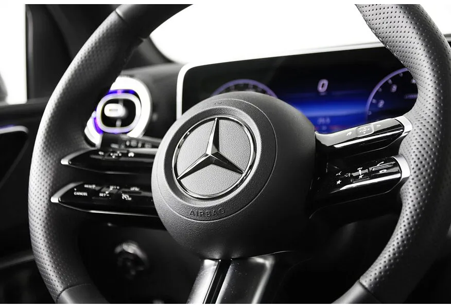 Mercedes-Benz GLC 300 4MATIC 9G-TRONIC (258 л.с.) Черный в АВИЛОН. Слайд №17