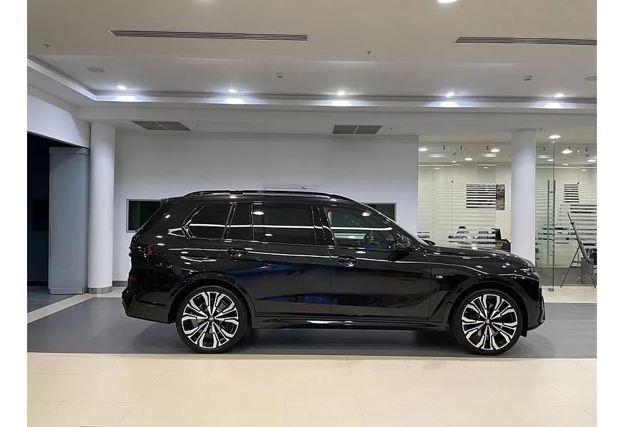 BMW X7 xDrive40i Steptronic (381 л.с.) Черный в АВИЛОН. Слайд №2