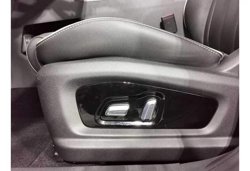 Omoda C5 1.5T CVT (147 л.с.) Ultimate (двухцветный, красные элементы экстерьера) Синий в АВИЛОН. Слайд №21