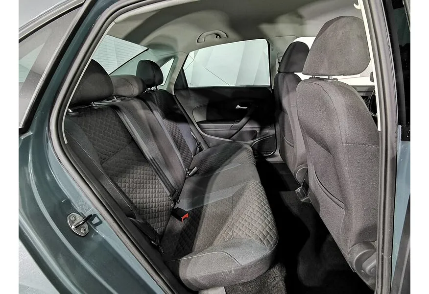 Volkswagen Polo 1.6 MPI AT (110 л.с.) Highline Синий в АВИЛОН. Слайд №16