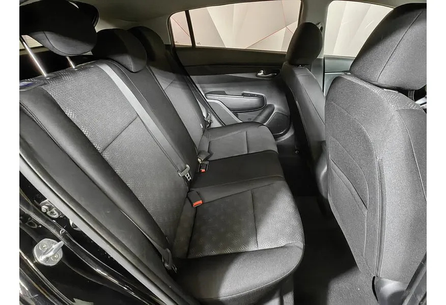 Kia Rio X-Line 1.6 AT (123 л.с.) Prestige Черный в АВИЛОН. Слайд №14