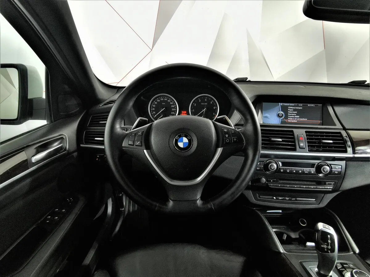 BMW X6 xDrive35i 8AT (306 л.с.) Белый в АВИЛОН. Слайд №15