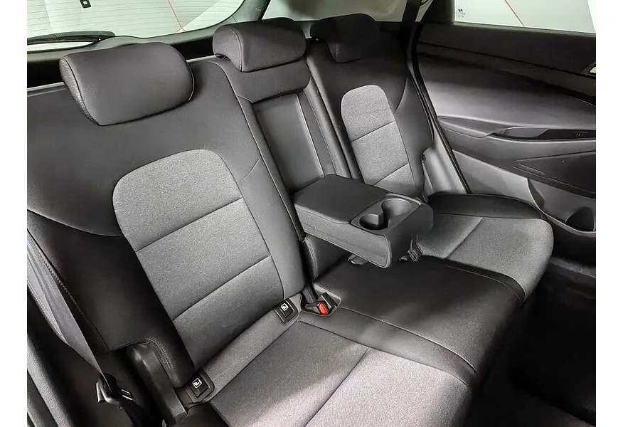 Hyundai Tucson 2.0 (150 л.с.) MPI-6AT-2WD Family Серый в АВИЛОН. Слайд №17