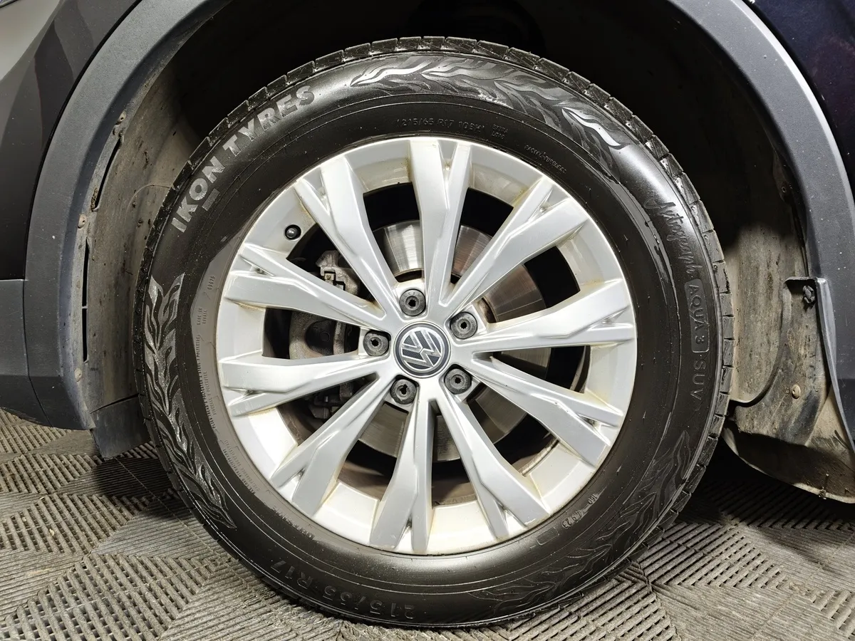 Volkswagen Tiguan 1.4 TSI 4Motion DSG (150 л.с.) Highline Черный в АВИЛОН. Слайд №9
