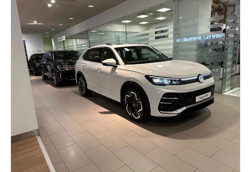 АВИЛОН - Volkswagen Tiguan 380 TSI 2.0 DSG 4WD (220 л.с.) R-Line Белый - slide 1