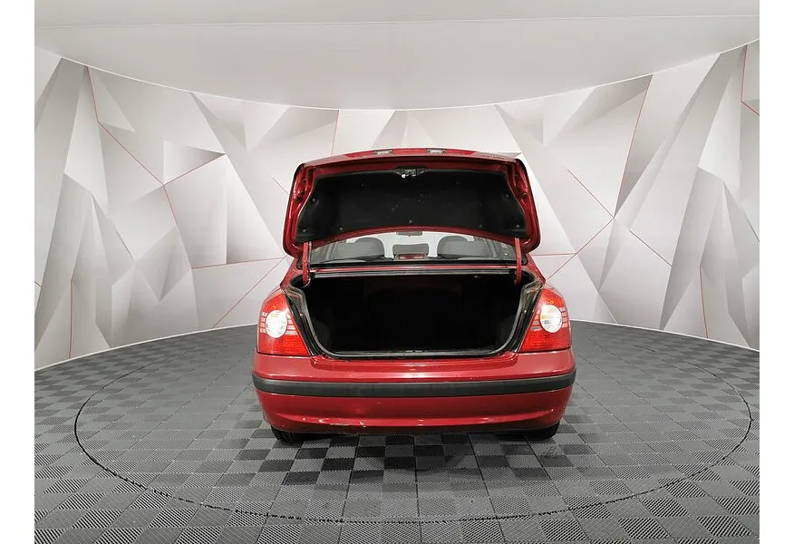 Hyundai Elantra 1.6 MT (105 л.с.) Красный в АВИЛОН. Слайд №3