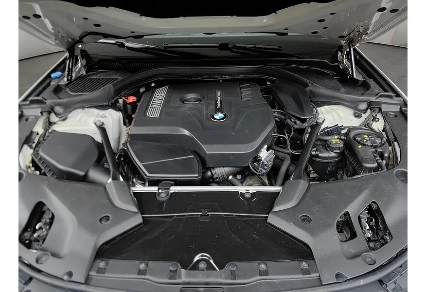 BMW 5 серия 530i xDrive Steptronic (249 л.с.) Белый в АВИЛОН. Слайд №10