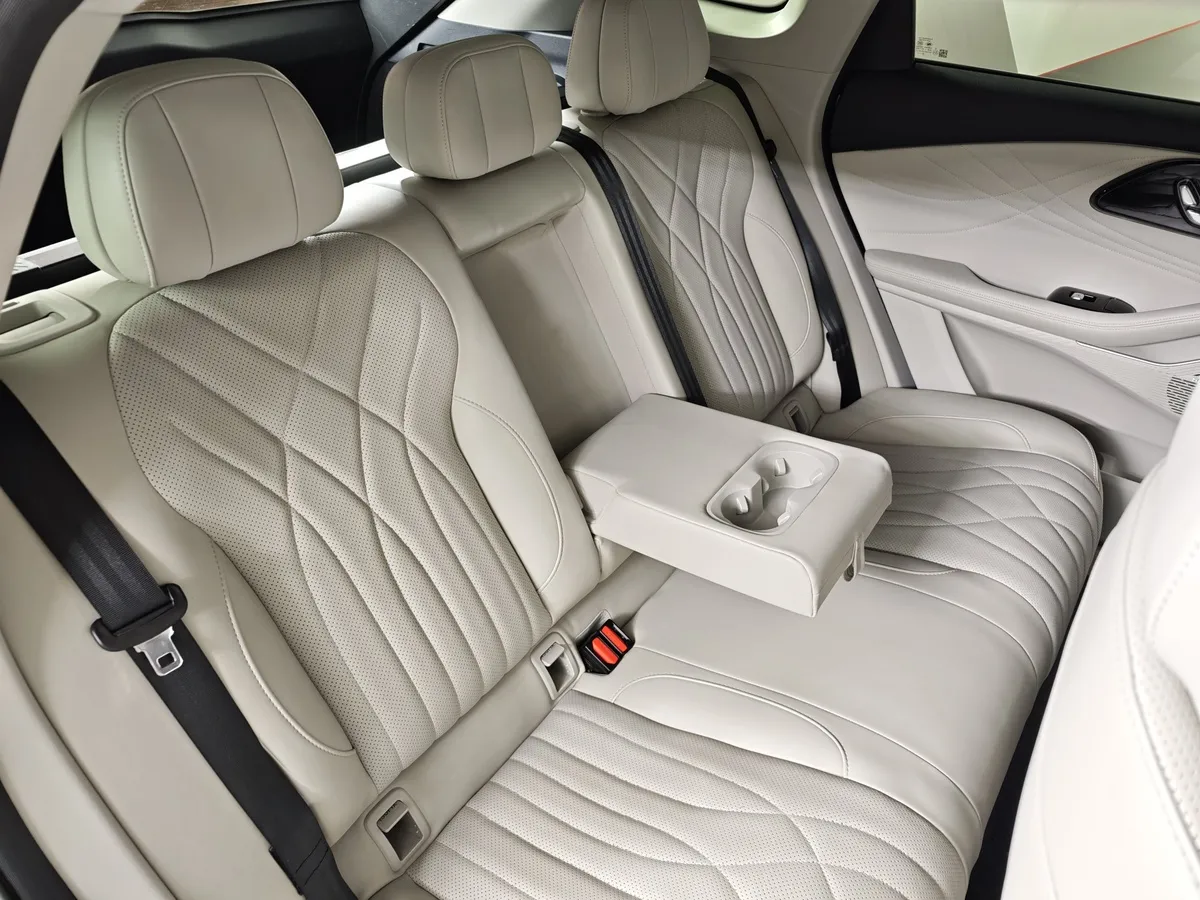 EXEED RX 2.0T DCT 4WD (249 л.с.) Platinum Черный в АВИЛОН. Слайд №17