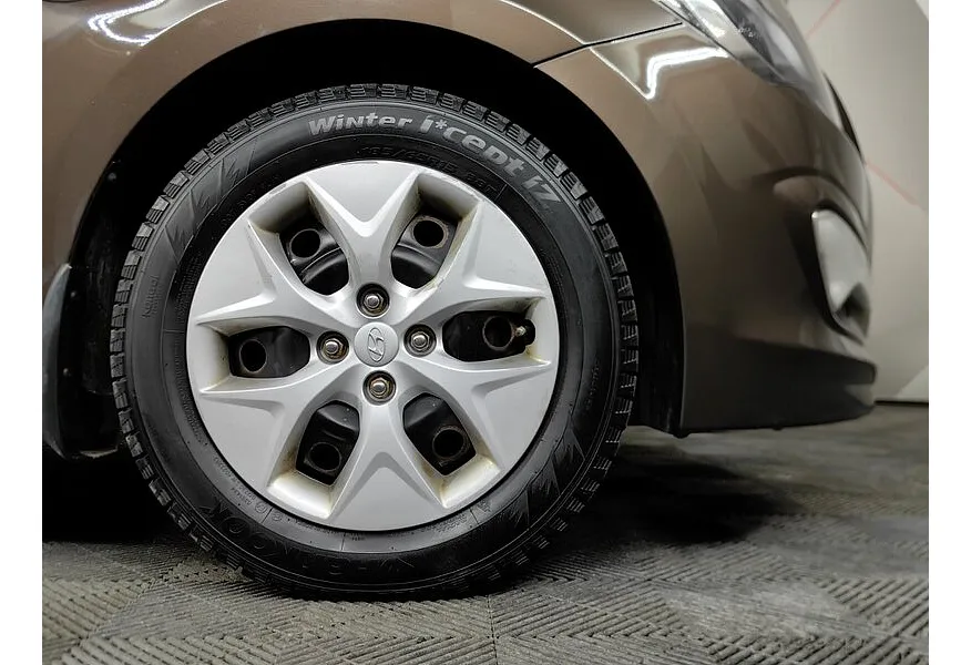 Hyundai Solaris 1.4 AT (107 л.с.) Comfort Коричневый в АВИЛОН. Слайд №9