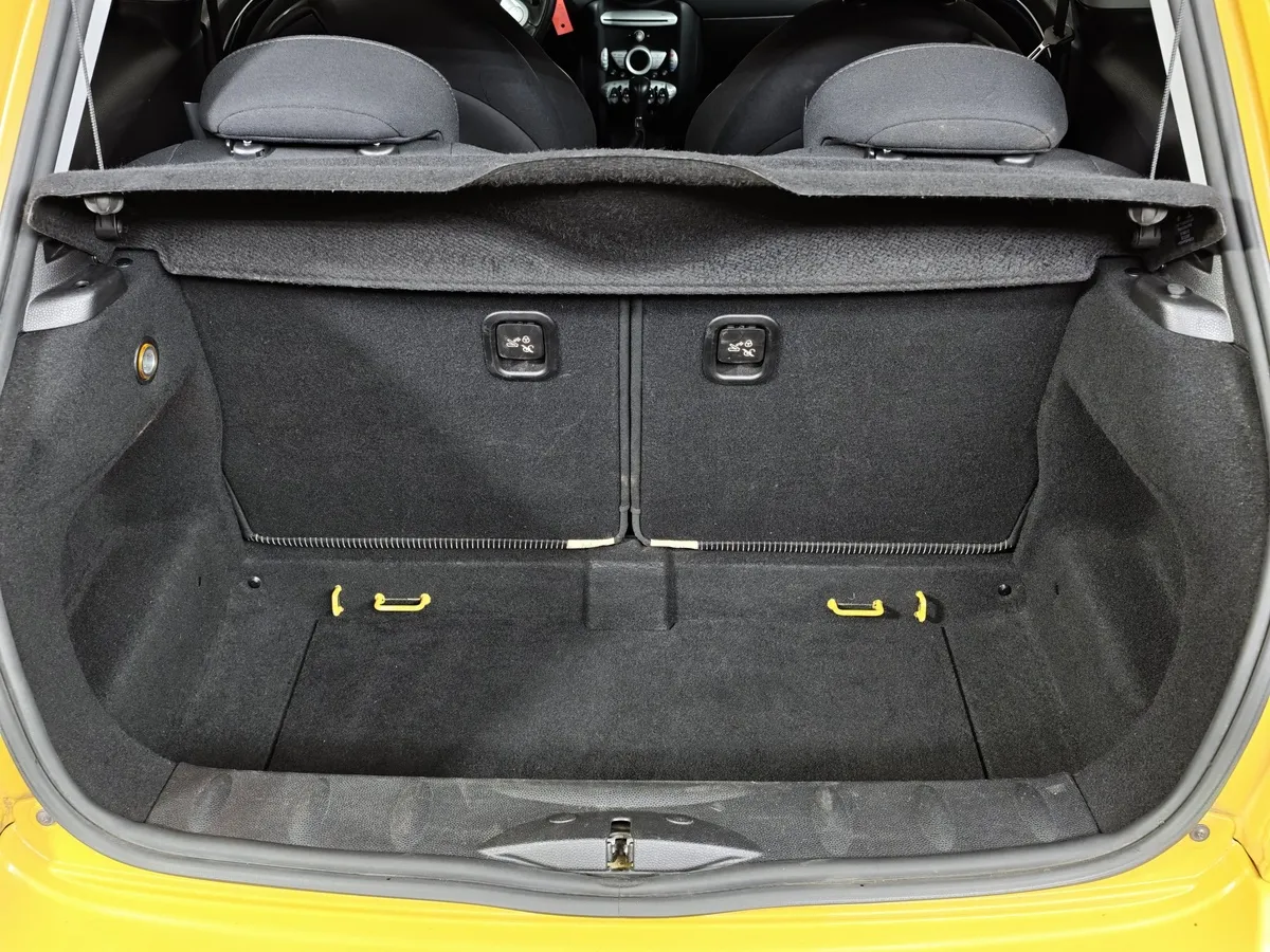 MINI Hatch 1.6 AT (122 л.с.) Желтый в АВИЛОН. Слайд №9