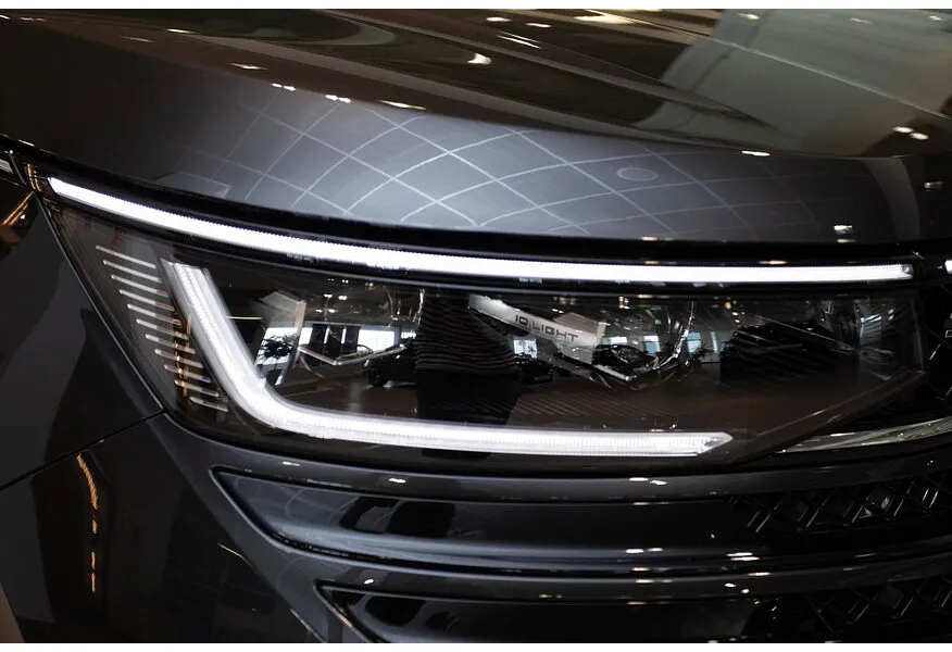 Volkswagen Tavendor 2.0TSI DSG 4WD (220 л.с.) R-Line Touring Edition Черный в АВИЛОН. Слайд №12