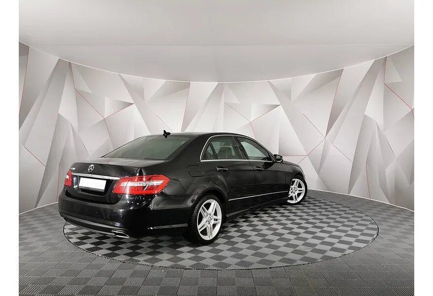 Mercedes-Benz E-Класс E 300 BlueEfficiency 7G-Tronic Plus (249 л.с.) Черный в АВИЛОН. Слайд №2