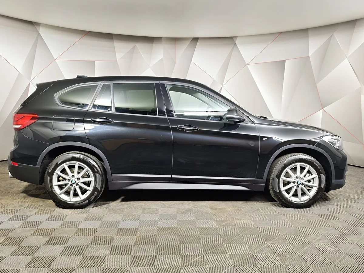 BMW X1 20i xDrive Steptronic AT (192 л.с.) Черный в АВИЛОН. Слайд №6