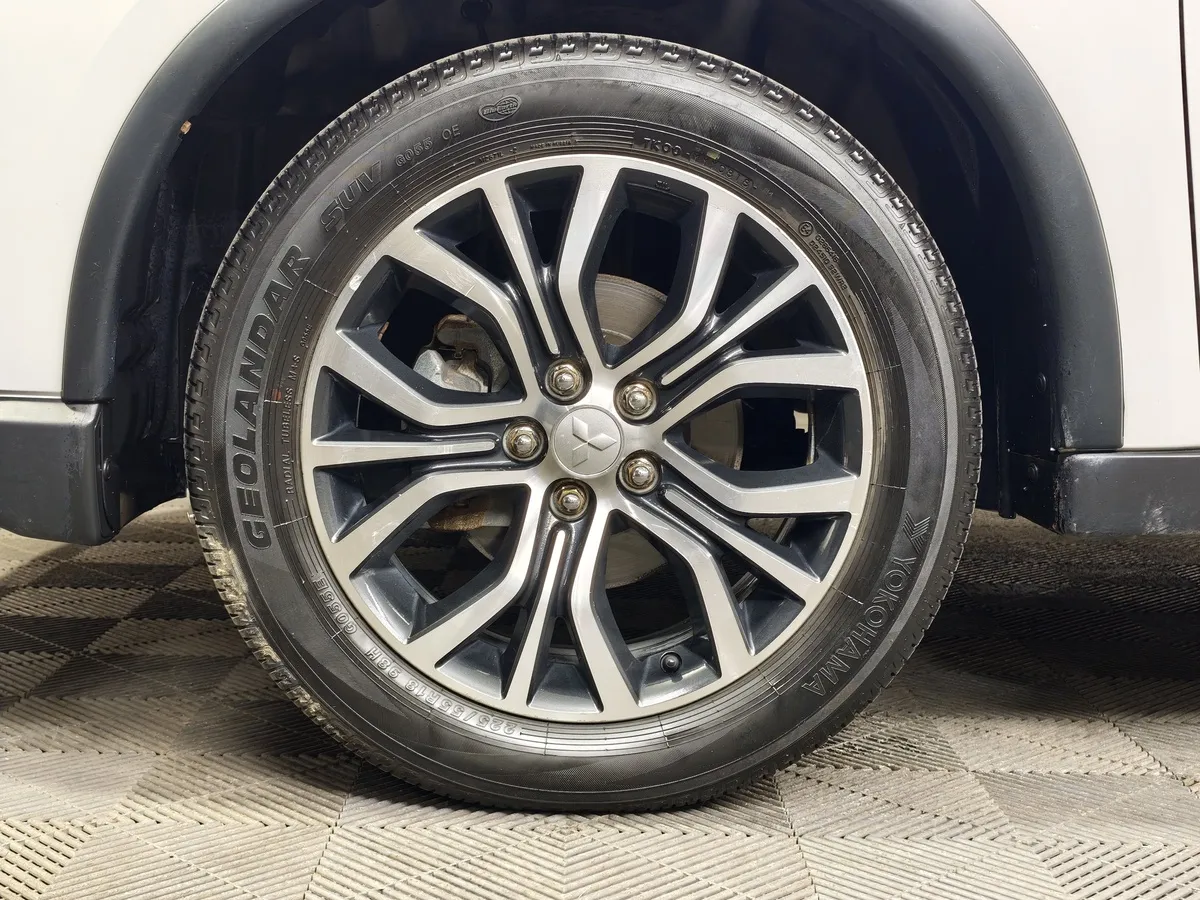 Mitsubishi Outlander 2.0 CVT (146 л.с.) Invite Белый в АВИЛОН. Слайд №9