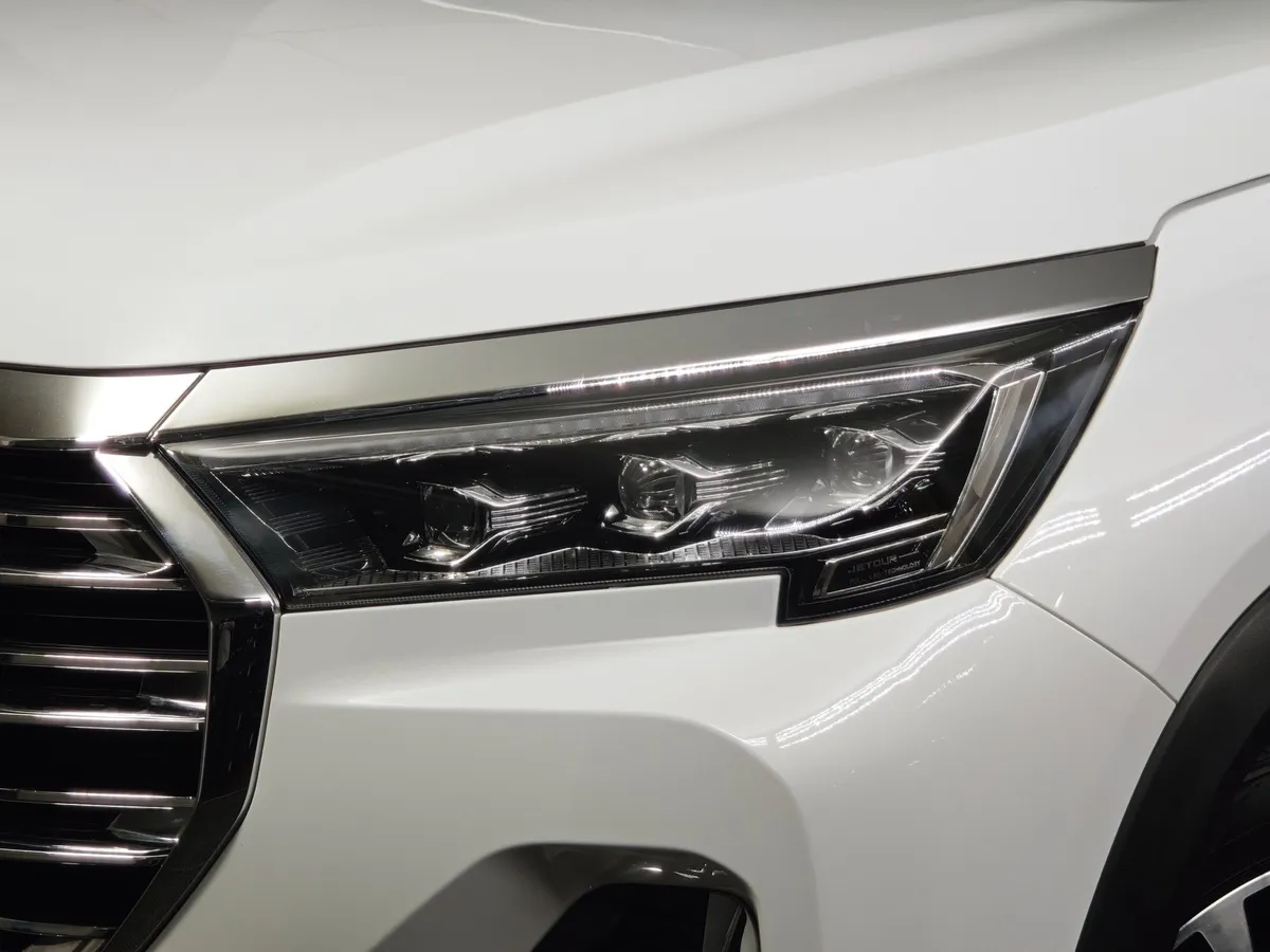 JETOUR X90 Plus 1.6T 7DCT 2WD (190 л.с.) Luxury Белый в АВИЛОН. Слайд №10
