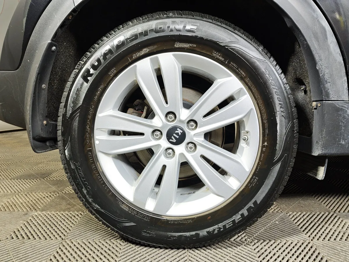 Kia Sportage 2.0 AT (150 л.с.) Luxe Черный в АВИЛОН. Слайд №9