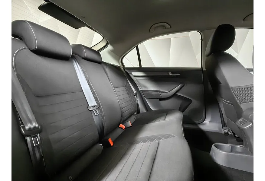 Skoda Rapid 1.6 MT (110 л.с.) Бежевый в АВИЛОН. Слайд №16