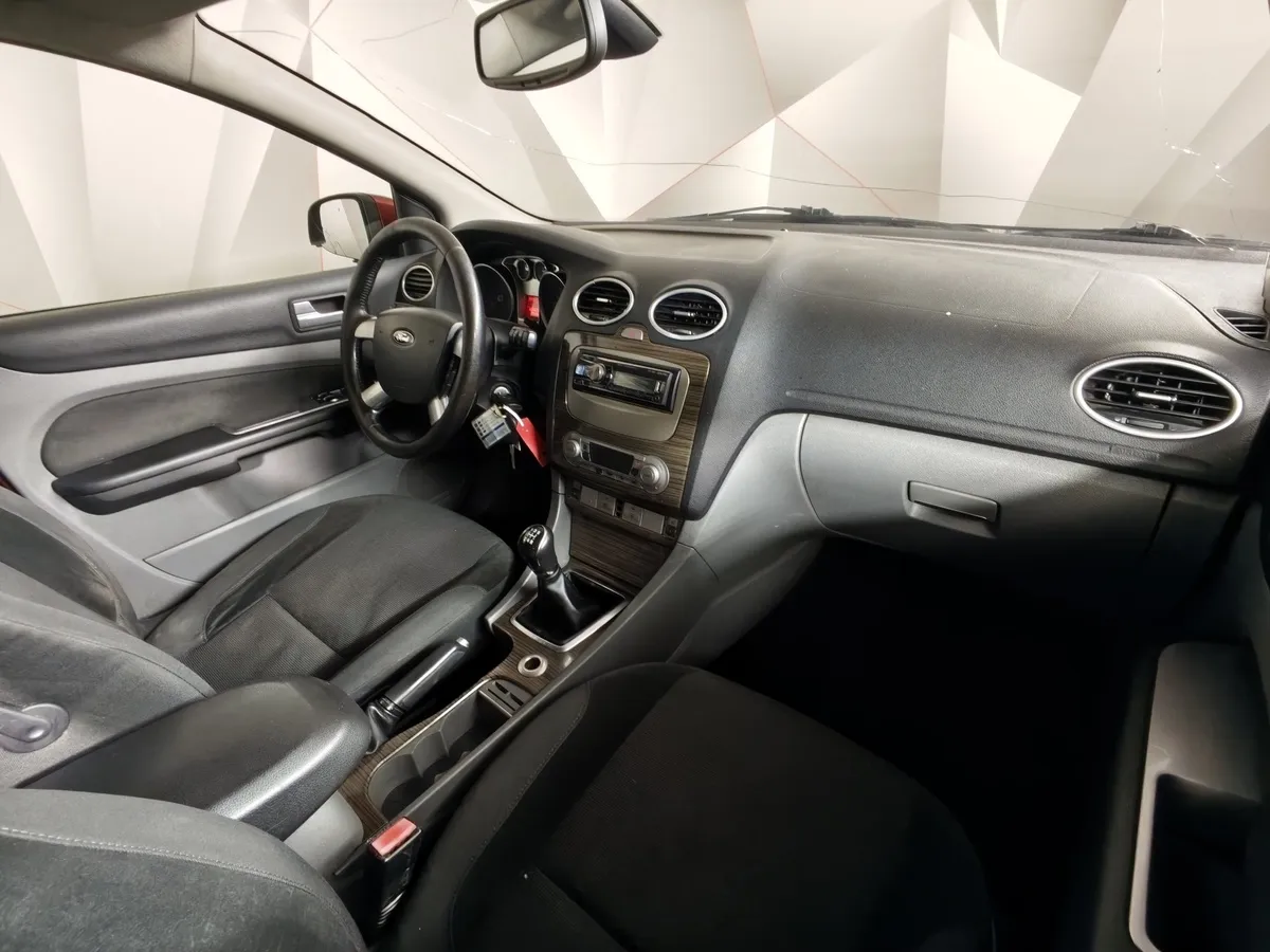 Ford Focus 1.6 MT (116 л.с.) Ghia Оранжевый в АВИЛОН. Слайд №9