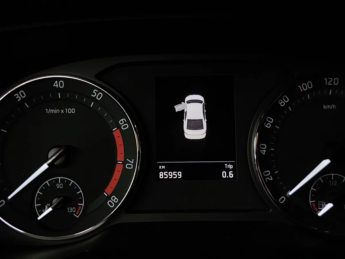 Skoda Octavia 1.4 AT FWD (150 л.с.) Белый в АВИЛОН. Слайд №18