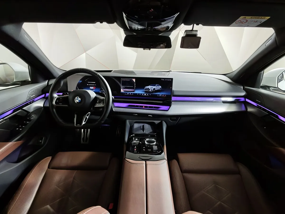 BMW 5 серия 530i xDrive AT (252 л.с.) Белый в АВИЛОН. Слайд №11