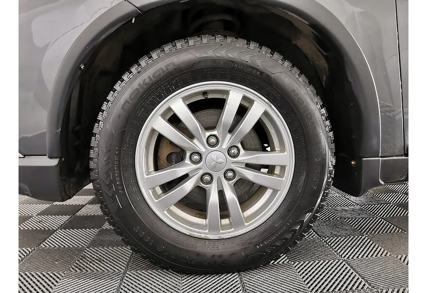 Mitsubishi Outlander 2.0 CVT 4WD (146 л.с.) Серый в АВИЛОН. Слайд №9