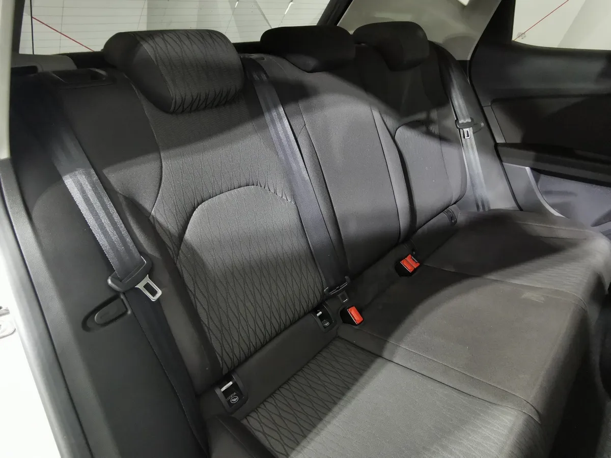 SEAT Leon 1.2 TSI DSG (105 л.с.) Белый в АВИЛОН. Слайд №16